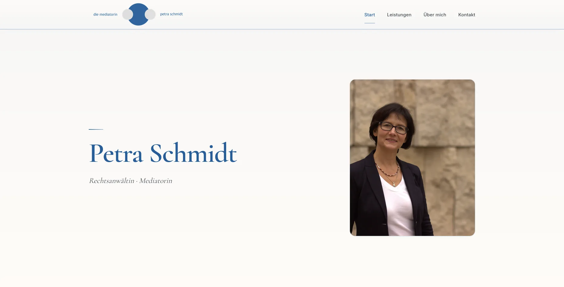 Homepage of the Die Mediatorin website in the desktop view